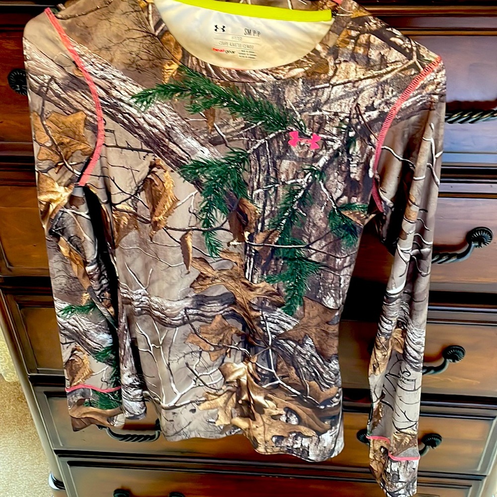 Under Armour Womens tight fitting camo top